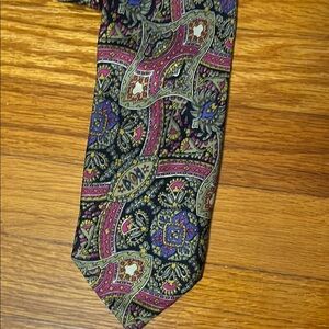 Elegant Paisley Silk Tie
